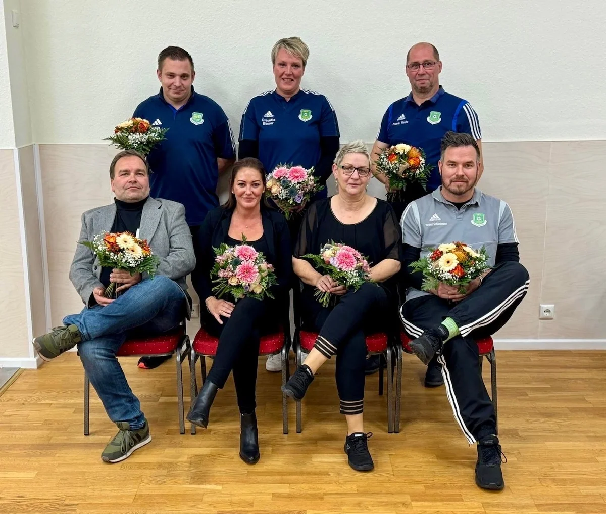 Neu gewählt bzw. im Amt bestätigt worden sind (hintere Reihe v.l.n.r.): Tom Wohlgemuth, Claudia Bauer, Frank Tiede sowie (untere Reihe v.l.n.r.) Alexander Erdmann, Anna Finck, Ute Tiede und Torsten Schünemann. (Foto: KFV WM)