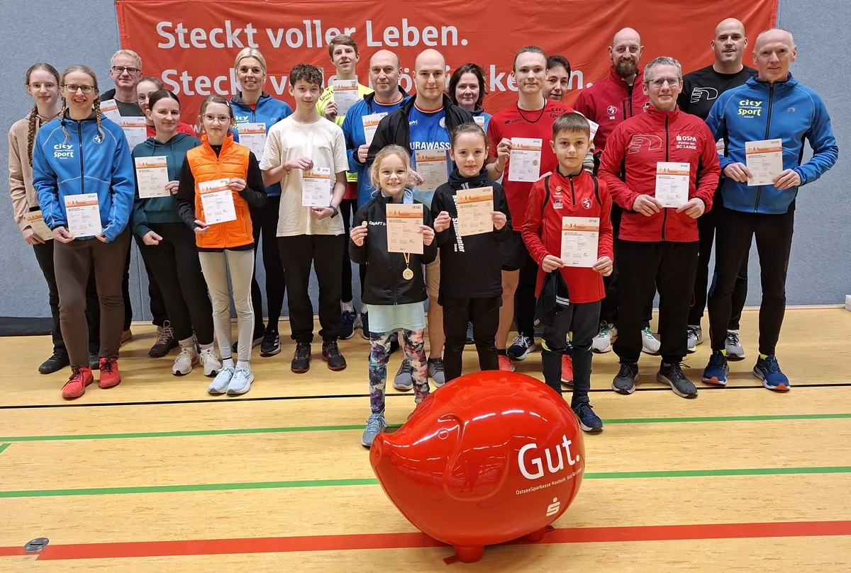 Sportabzeichen an Vereinsmitglieder verliehen