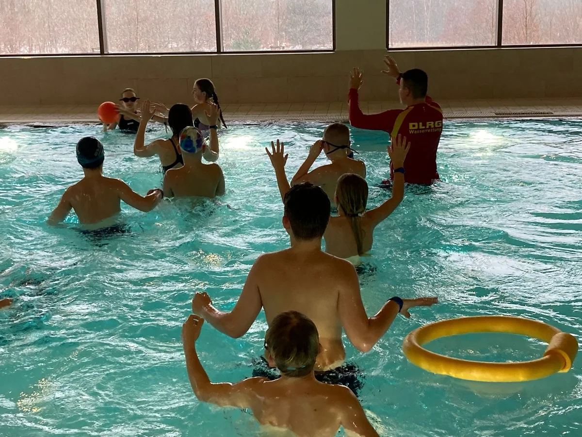 Winter-Schwimm-Ferien-Camp der DLRG in Bergen