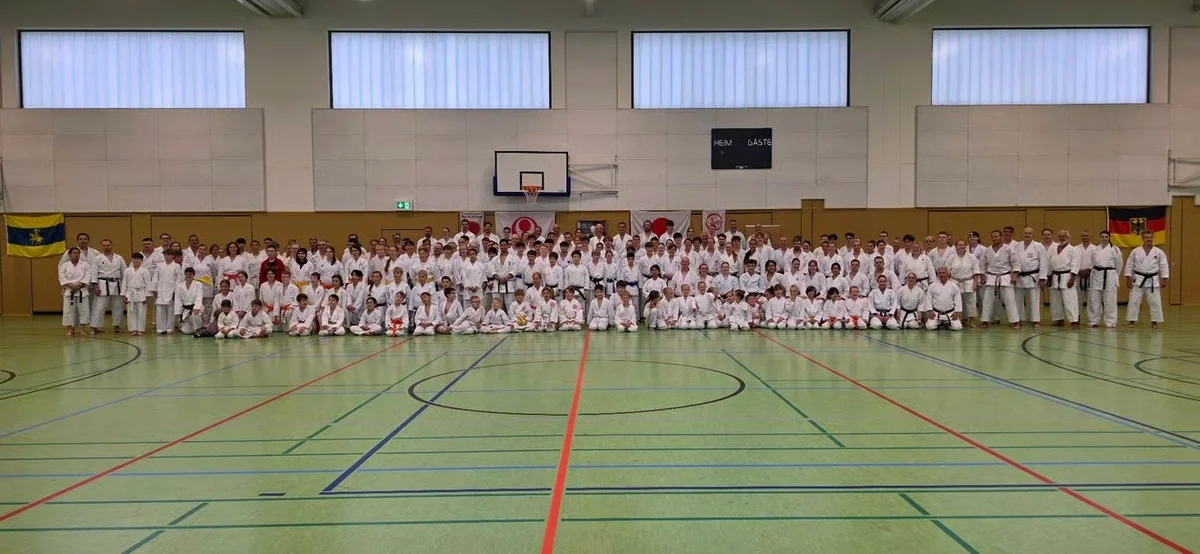Karate-Weltmeister begeistert 250 Aktive in Schwerin