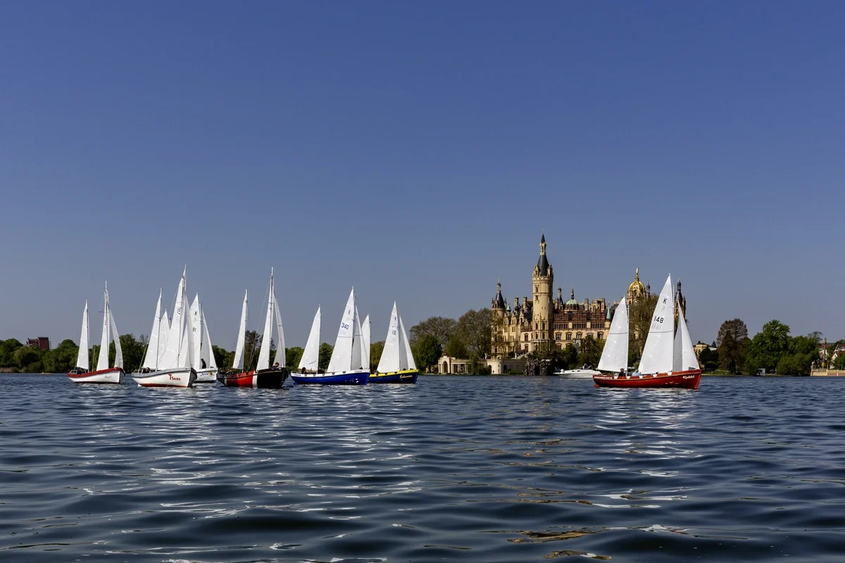  Deutsche Meisterschaft im Kuttersegeln startet in Schwerin