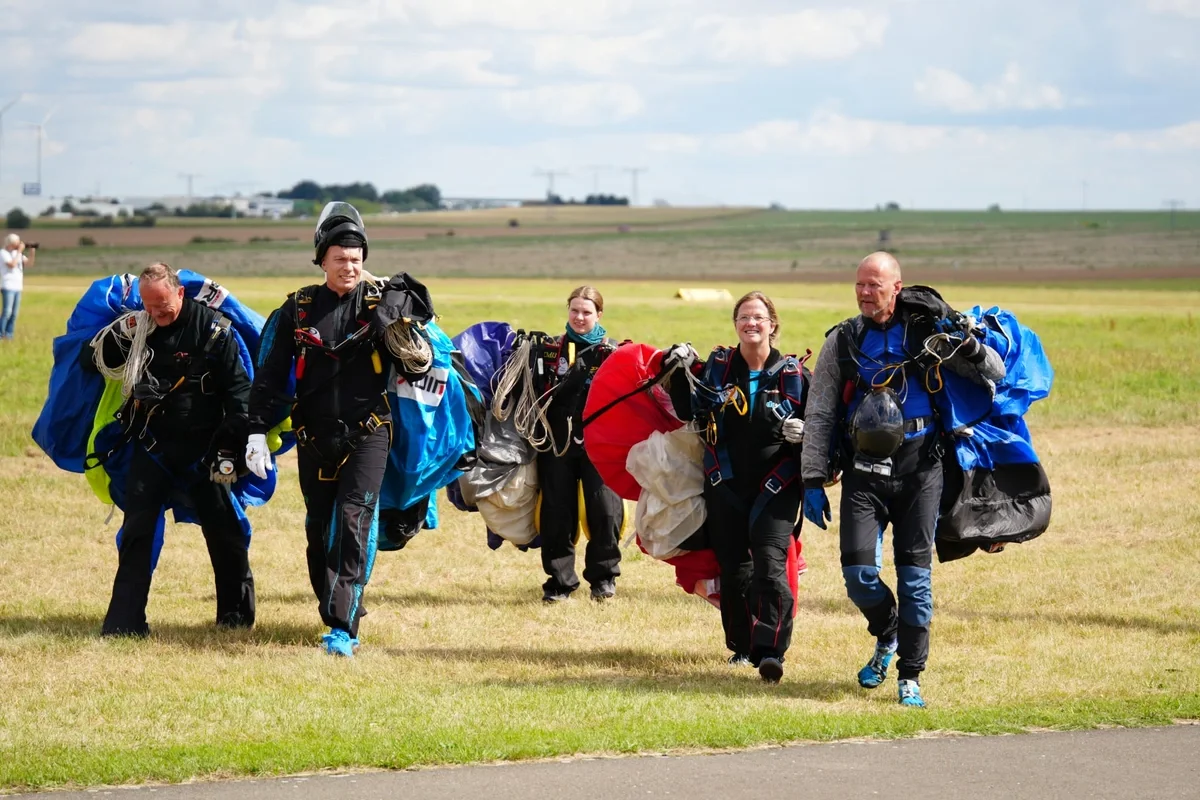 Speed Skydiver Marco Hepp rast erneut zum DM-Titel - Formation "Four Elements" holt Silber