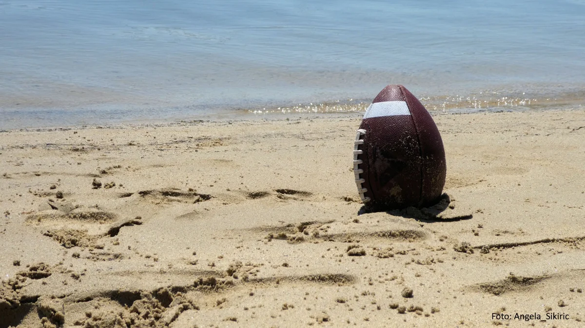 Football am Sandstrand