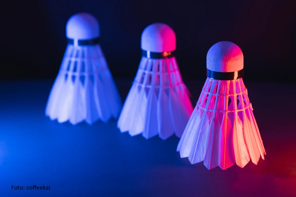 3. "ULTRA VIOLET MÜRITZ - BLACKMINTON"