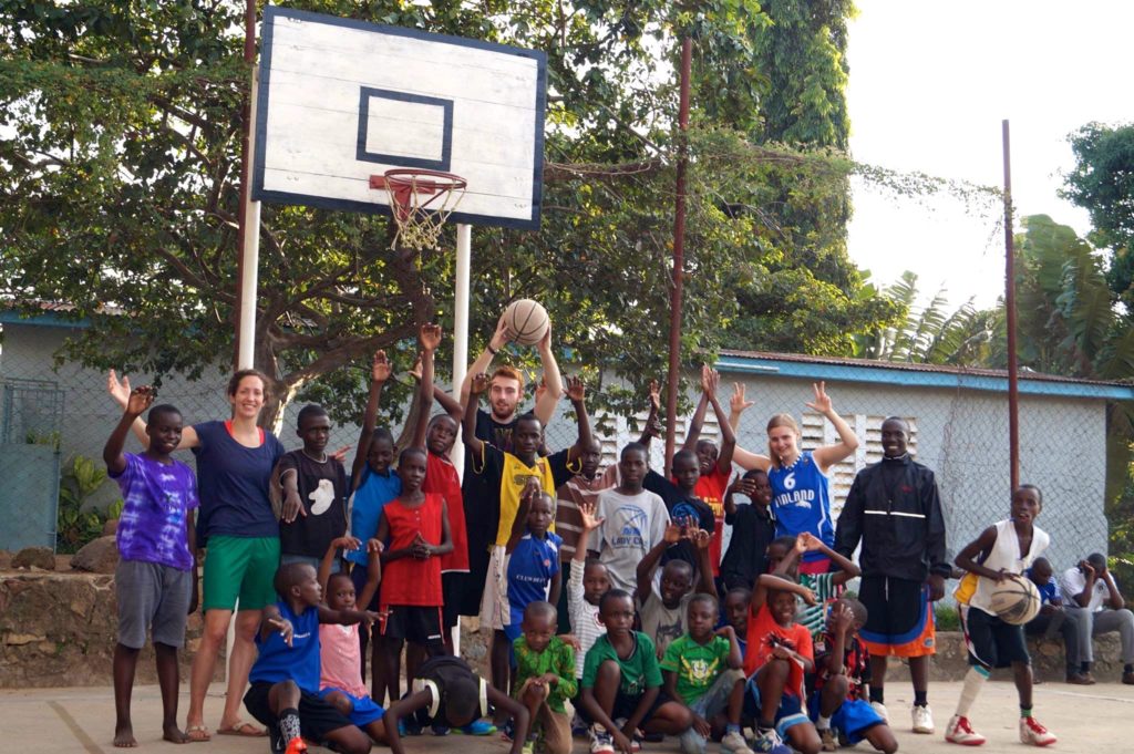 Kids mit Basketball begeistern – Die Reise nach Ostafrika