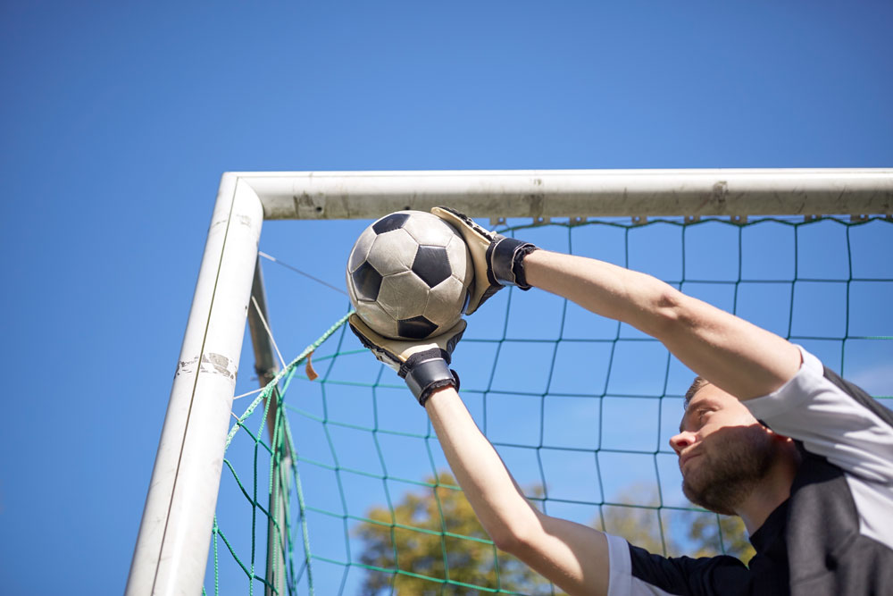 Ballsport zum Mai-Auftakt: Siege für Hansa-Kicker und Wismarer Handballerinnen