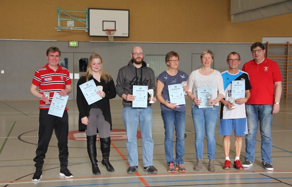 Schweiß und Spaß beim 22. Dorf Mecklenburger Badminton Fun-Turnier
