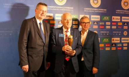 Rudi Hillmann erhält Goldenen Ball im Bereich Ehrenamt
