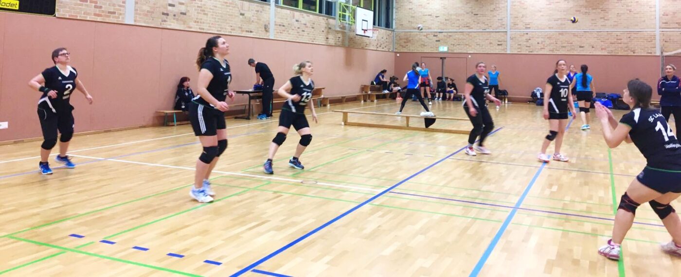 Frauentagsturnier bringt die Mannschaft der Volleyball-Damen an ihre Grenzen