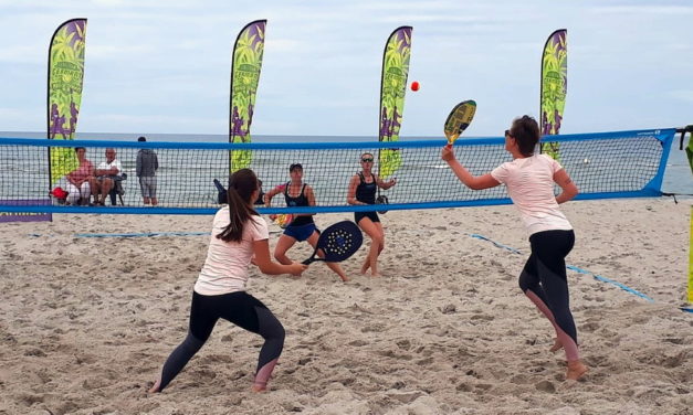 Turnierfavoriten setzen sich beim Beach Tennis in Dierhagen durch