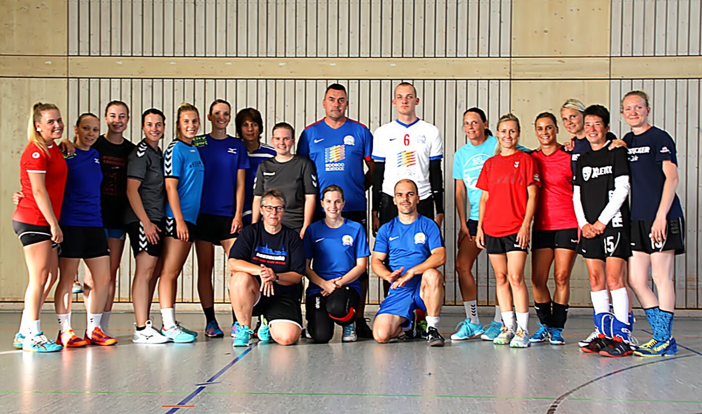 Handball meets Goalball: Gegenseitige Unterstützung