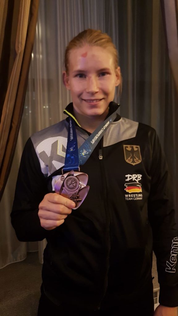 Ringerin Aline Focken hält WM-Bronze in den Händen | Nach dem Kampf um Platz Drei in Nur-Sultan