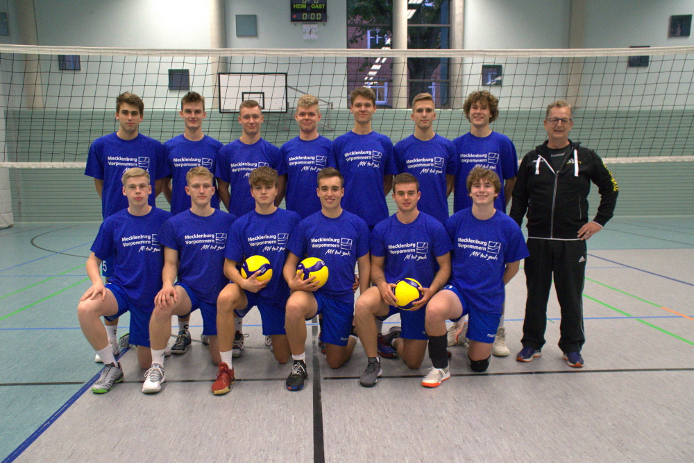 Volleybal - Schweriner Regionalligisten samt Trainer Michael Schöps. Foto: SSC