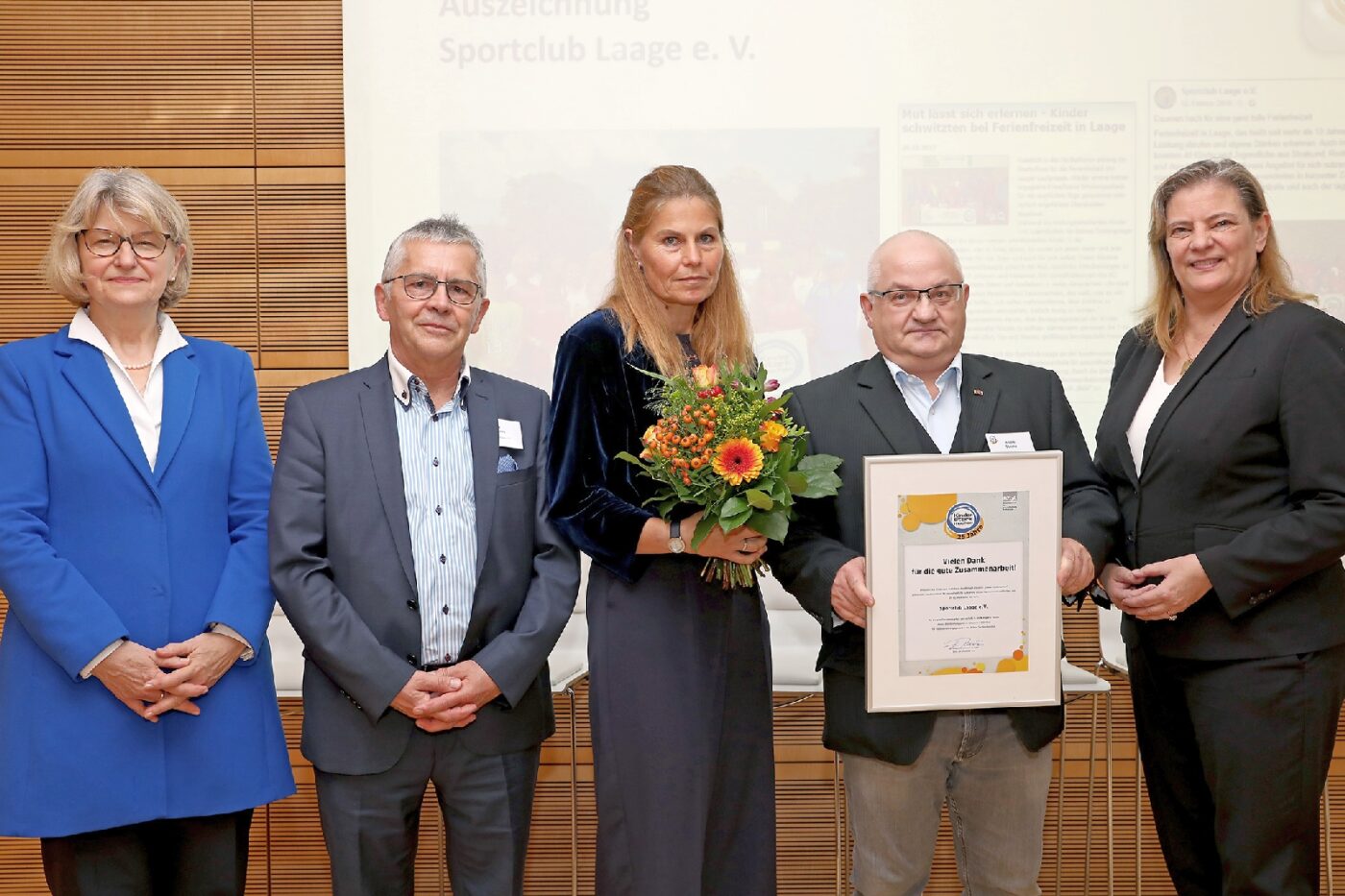 Das Foto zeigt die BZgA-Leiterin Dr. Heidrun Thaiss, Uwe Michaelis, Anke Heise, André Stache und die parlamentarischen Staatssekretärin beim Bundesgesundheitsminister, Sabine Weiss (v.l.).