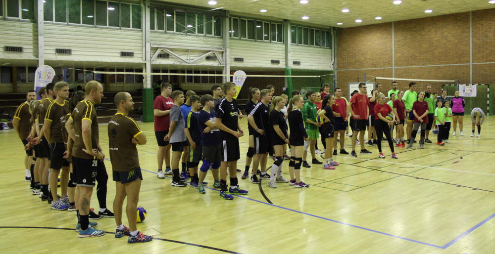 Acht Teams nahmen an der 1. Volleyballnacht in Stralsund im Rahmen des Projektes „Sport statt Gewalt“ teil. Foto: KSB Vorpommern-Rügen
