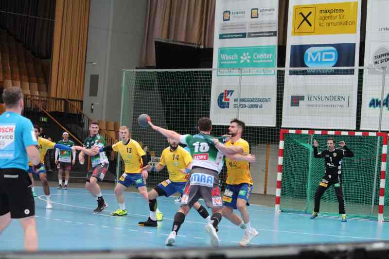 Handball: Mecklenburger Stiere Schwerin mit 32:29 Sieg