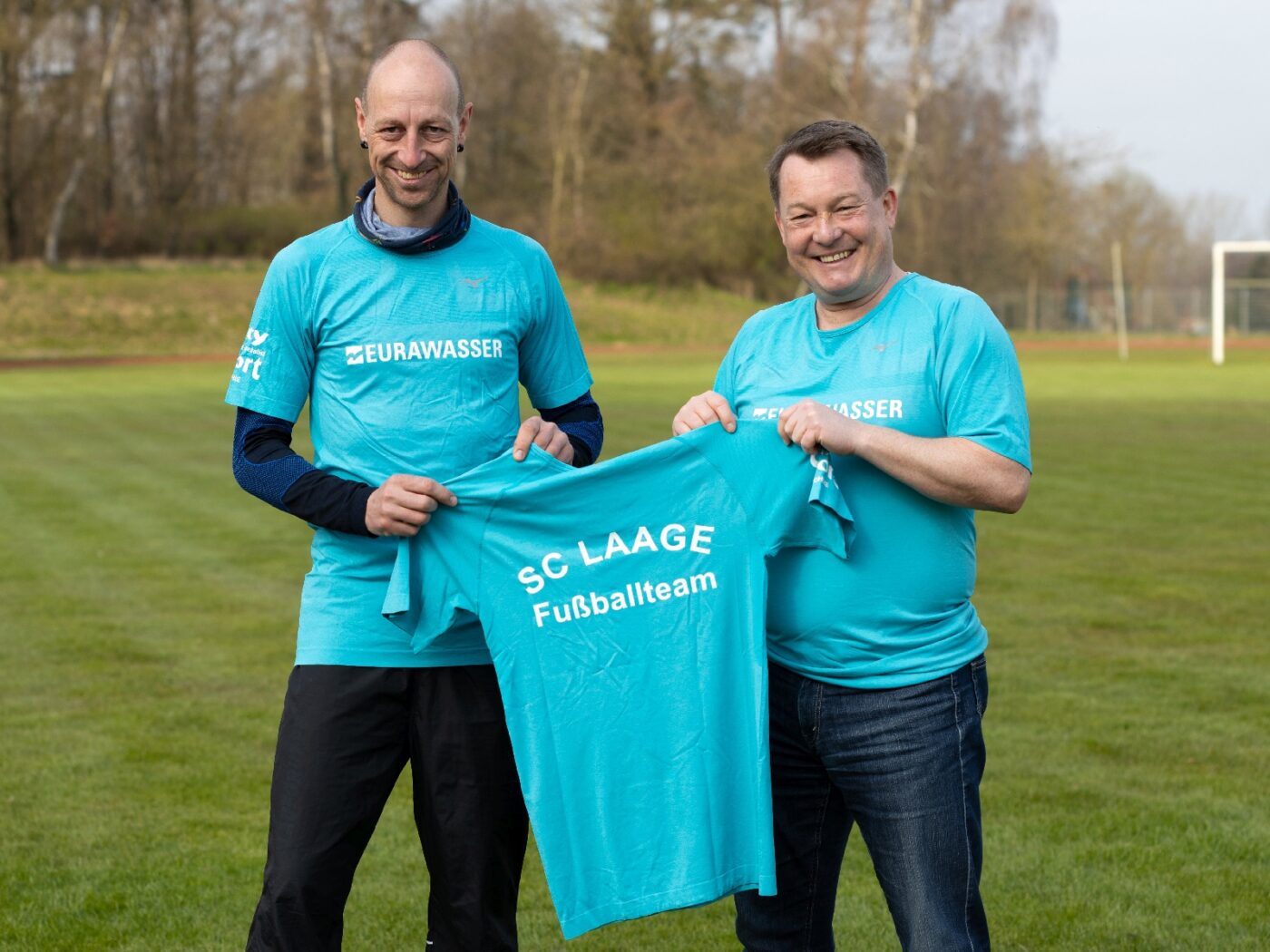 Traditionsfußballteam zum ersten Mal eingekleidet