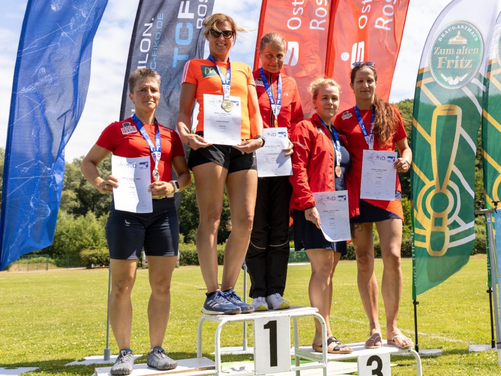 Landesmeisterschaften im Bahnlauf über 5000 und 10000 Meter  –   3 x Gold, 4 x Silber und 5 x Bronze gehen nach Laage.