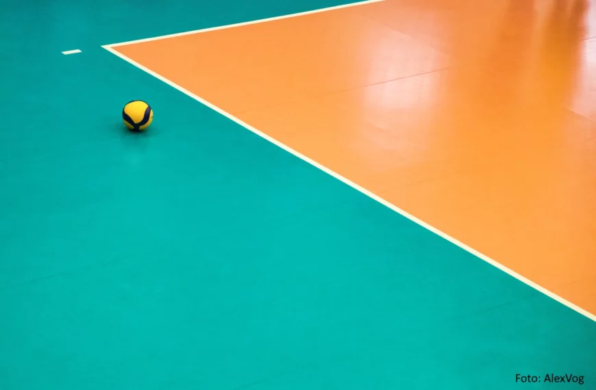 Ball auf Volleyballfeld