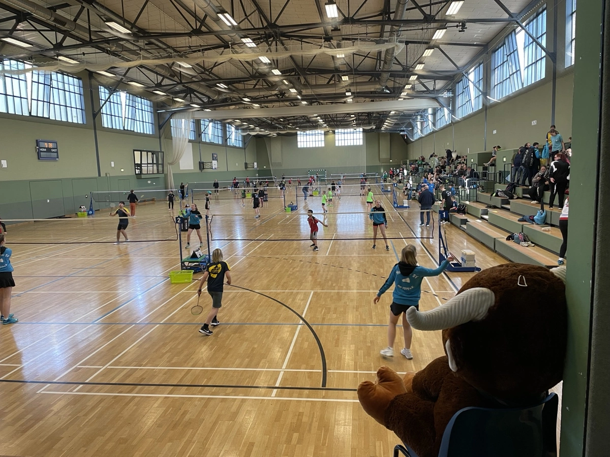 Schweriner Badminton-Newbies schlugen beim Friedensturnier auf