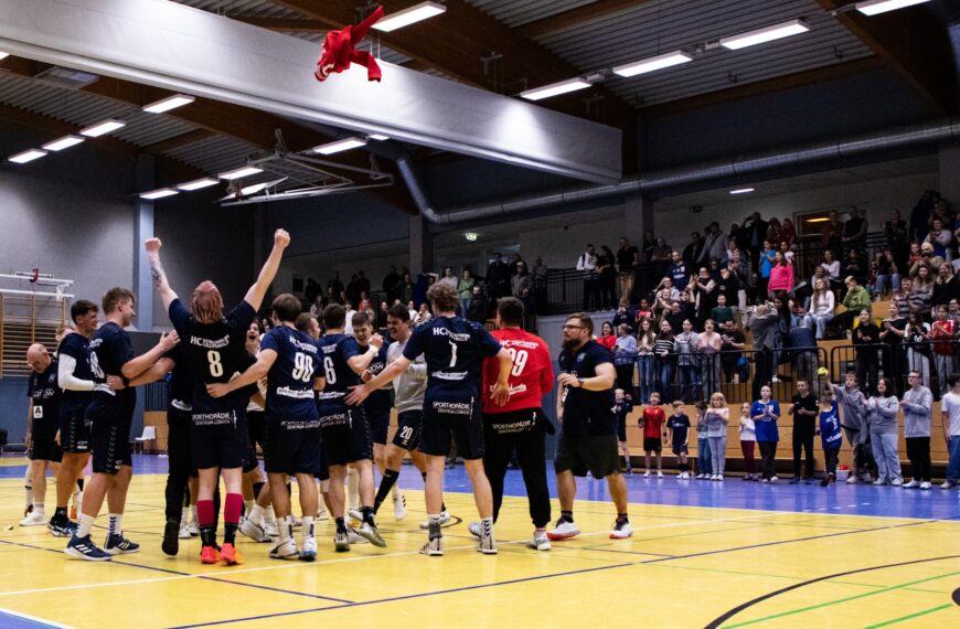 Angus Kuhn wirft Greifswalder Handballer zum Sieg im Topspiel der Oerbliga M-V