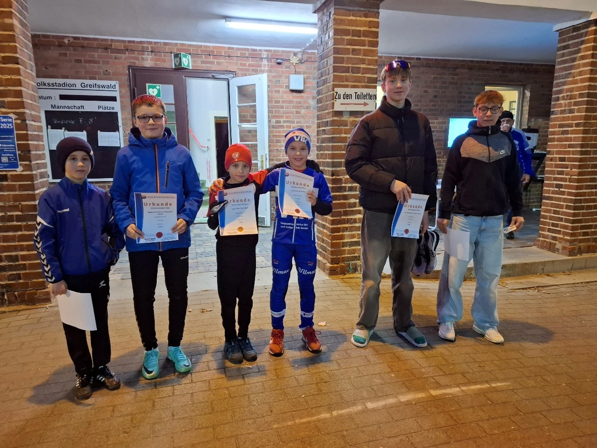 1-Sport-2000 H-Lauf-2025_Siegerehrung_c_Verein_Frank-Hempel
