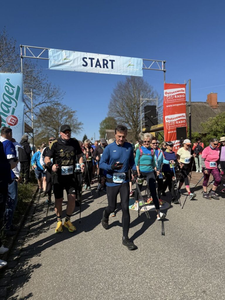 Nordic Walking Starterfeld eines Laufsportevents