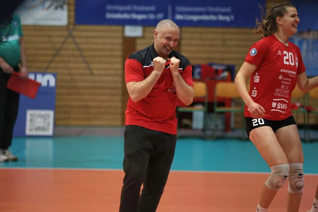 Chefcoach_Wildcats_vs_Volksbank-Volleys_DVV-Pokal_c_Marko-Schlicht